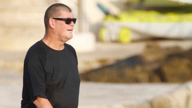 James Packer is a bit player in the trial of the former Israeli prime minister.<b/>