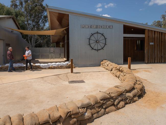 Port of Echuca wall.Echuca prepares for the impending floods from both the Murray River and the Campaspe River. Authorities have started building a Levy and also lifting an existing levy, cutting some parts of the community off. Picture: Jason Edwards