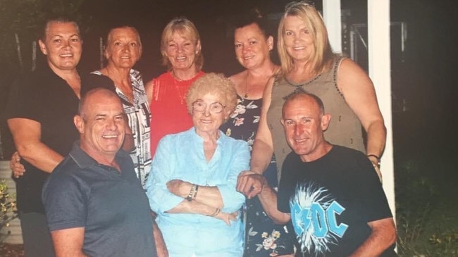 Brent Campbell with his siblings Karen, Deb, Leisa, Jaynie, Dee and Rick and mother Val.