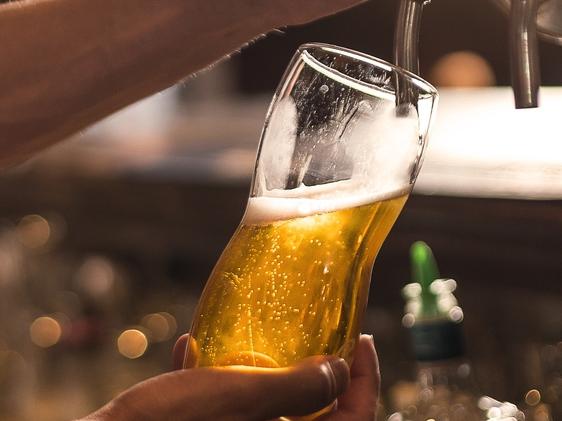 Bartender pureeing beer from a tap