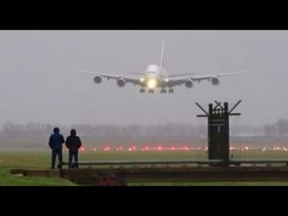 A380 makes dramatic landing at Schiphol Airport amid heavy crosswinds