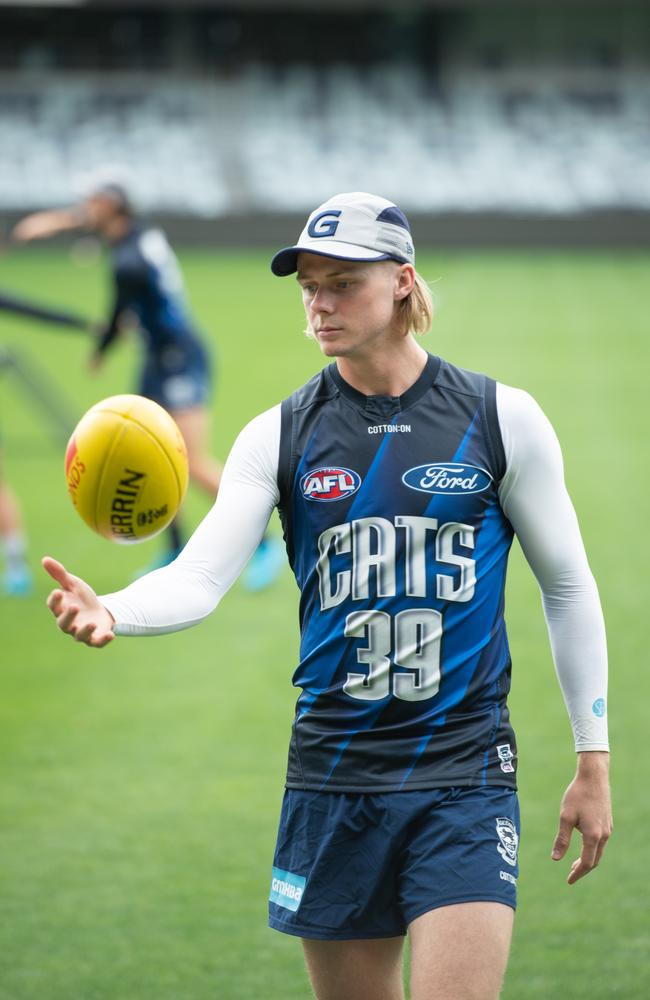 21-03-2023 Geelong Cats training at GMHBA Stadium. Zach Guthrie. Picture: Brad Fleet