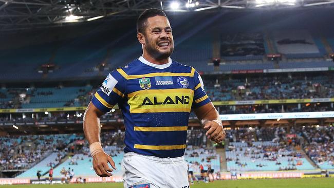 Hayne leaves the field in the round 3 clash with Cronulla. (Phil Hillyard)