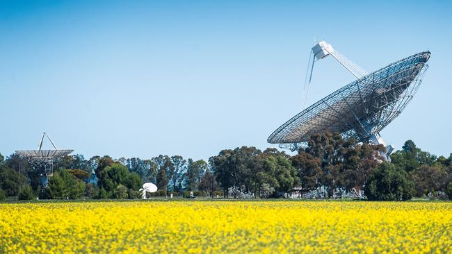 The Parkes radio telescope.