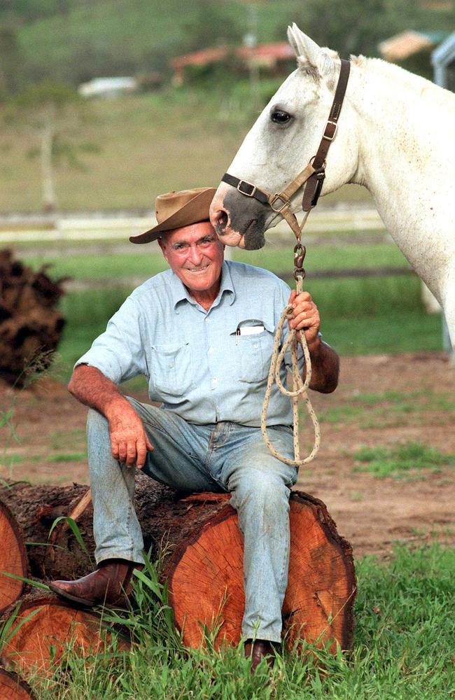 February 7, 2001: Former Nanango mayor Reg McCallum, with "Kanga". Photo: Nathan/Richter