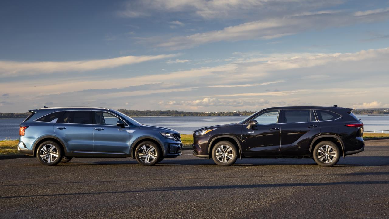 The Kluger is longer and taller than the Sorento. Photo by Mark Bean.