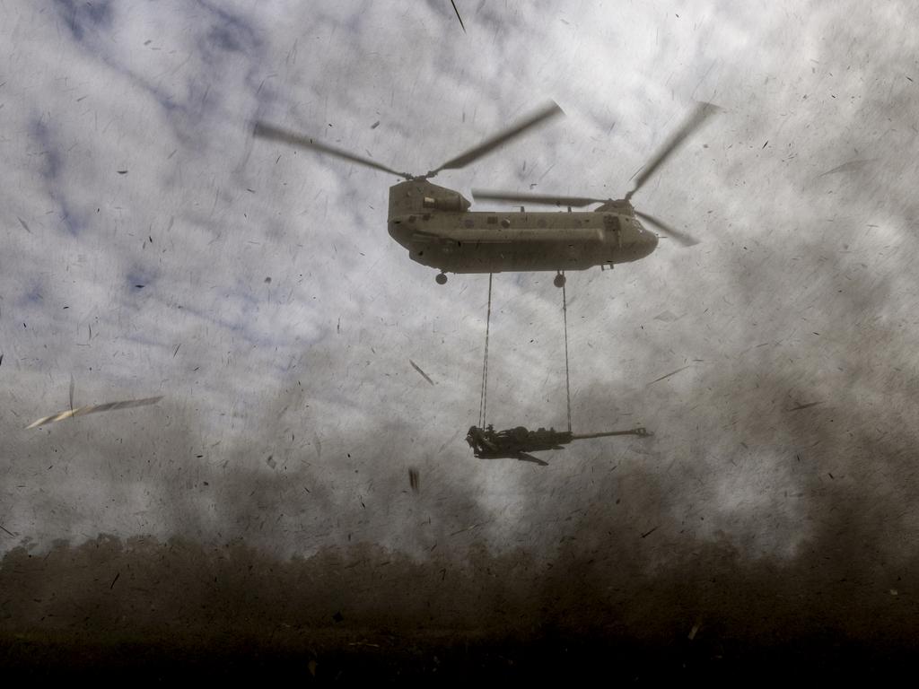 An Army CH-47 Chinook with an underslung M777 Howitzer from 4th Regiment, Royal Australian Artillery, during Exercise Talisman Sabre 2023 at Shoalwater Bay Training Area, Queensland.