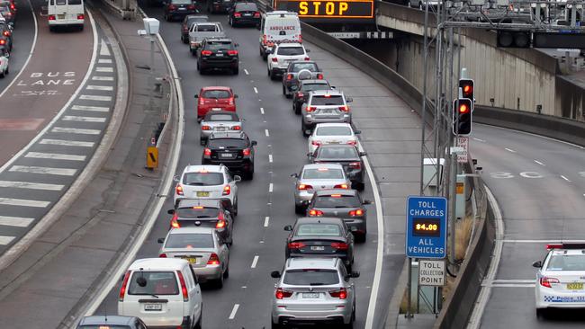 Motorists told to avoid Sydney Harbour Bridge and tunnel after power ...