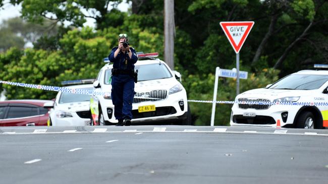 Members of the Crash Investigation Unit at the scene of the crash. Picture: NCA NewsWire/Bianca De Marchi