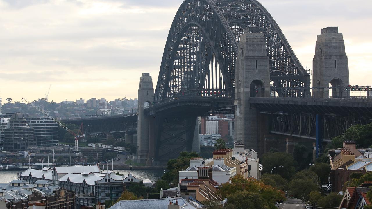 Drunk’s wild act on Harbour Bridge