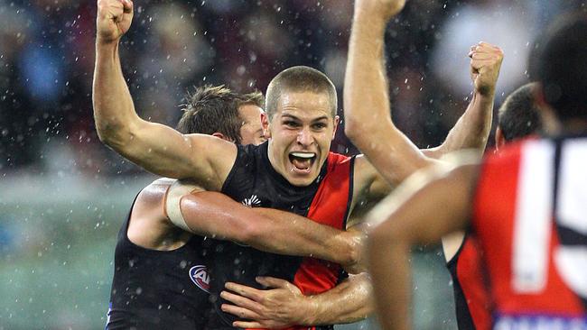 Essendon v Collingwood. MCG. 2009 Anzac Day. The Winning goal. David Zaharakis kicks the Bombers to a win.