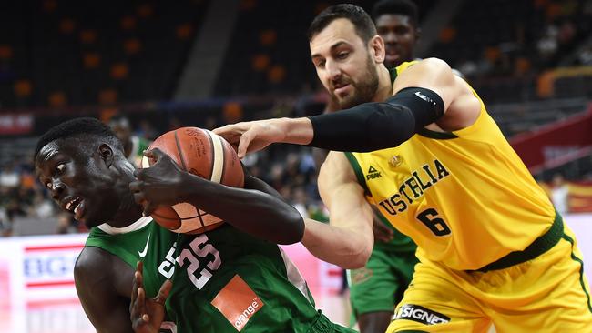 Senegal's Momar Ndoye (L) fights for the ball with Australia's Andrew Bogut during the Basketball World Cup Group H game between Australia and Senegal in Dongguan September 3, 2019. (Photo by Ye Aung Thu / AFP)