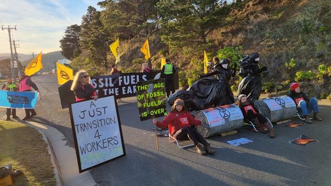 Extinction Rebellion protesters in New Town. Photo: Kenji Sato