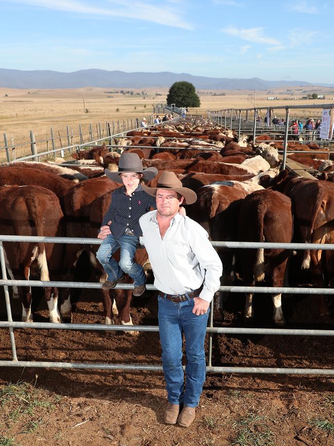 Paddy Joiner and his daughter Layla from Omeo at the Hinnomunjie sale.