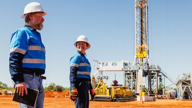 NETWORK SPECIAL.  MUST TALK WITH NETWORK PIC DESK BEFORE PUBLISHING.      Tamboran Resources Shenandoah South Pilot Project site amid the vast Beetaloo Basin in the Northern Territory.  Scott Crabtree, Tamboran Resources VP of Sustainability (right worker unnamed at this stage)