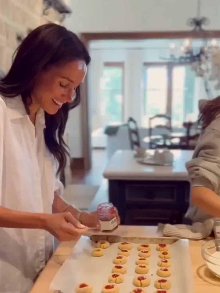 Meghan makes homemade jam with her daughter. Picture: Instagram/meghan