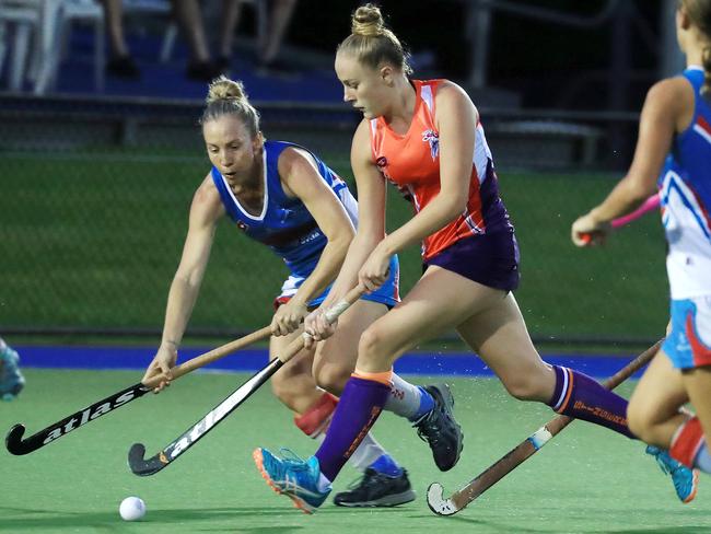 Stingers star Phoebe Nixon (orange) was named a shadow for Queensland’s under-18 women’s team for the national championships. PICTURE: JUSTIN BRIERTY