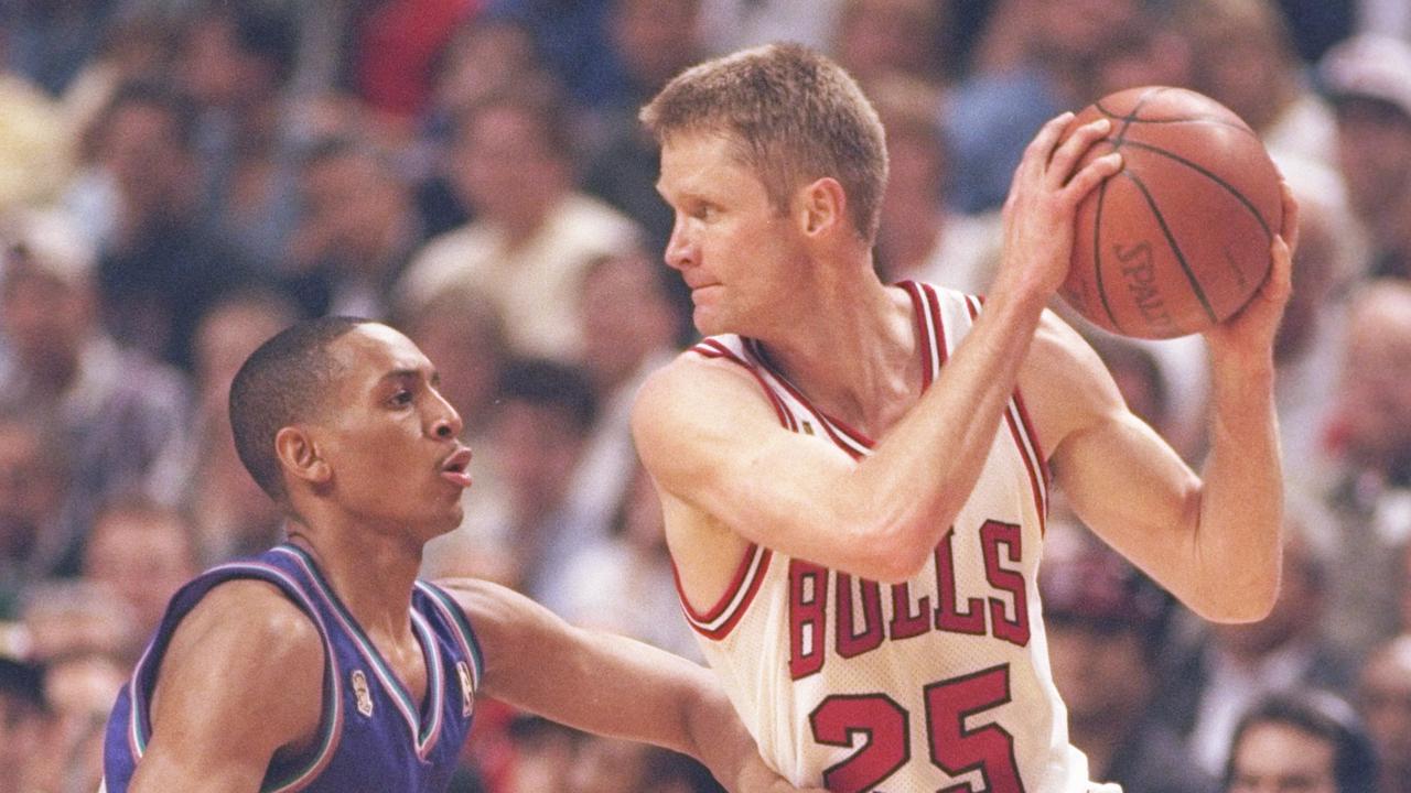 Michael jordan smacks hot sale steve kerr