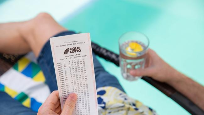 A Maryborough woman has won more than $900,000 in Saturday’s Gold Lotto draw.