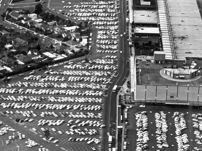 1969. Chadstone shopping centre. Aerial view. NEG NO. BH19252.