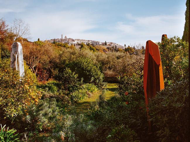 MONOLITHIC CHICArik Levy’s Crater Stone 276 Marble (2021), and Rock Totem 172 Corten (2021) at his sculpture park.