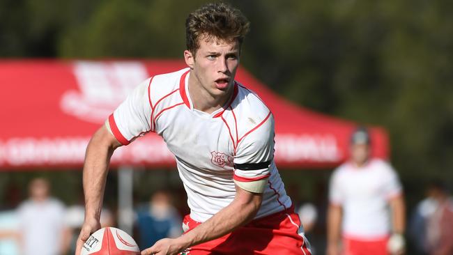 Ipswich Grammar School flyhalf Sam Walker passes.