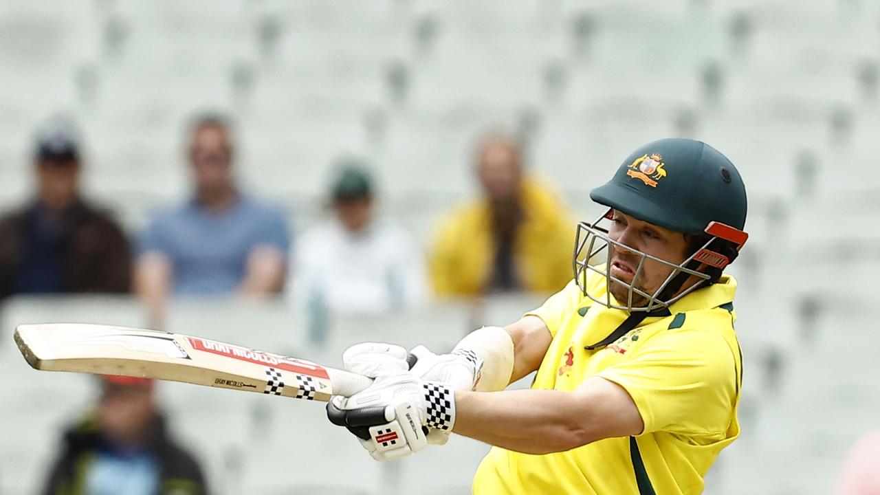 Travis Head of Australia gets atop edge at the MCG (Photo by Darrian Traynor/Getty Images)