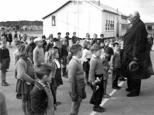 The Prime Minister, Sir Robert Menzies visits Leigh Creek in 1958 (Leigh Creek Community Progress Association)