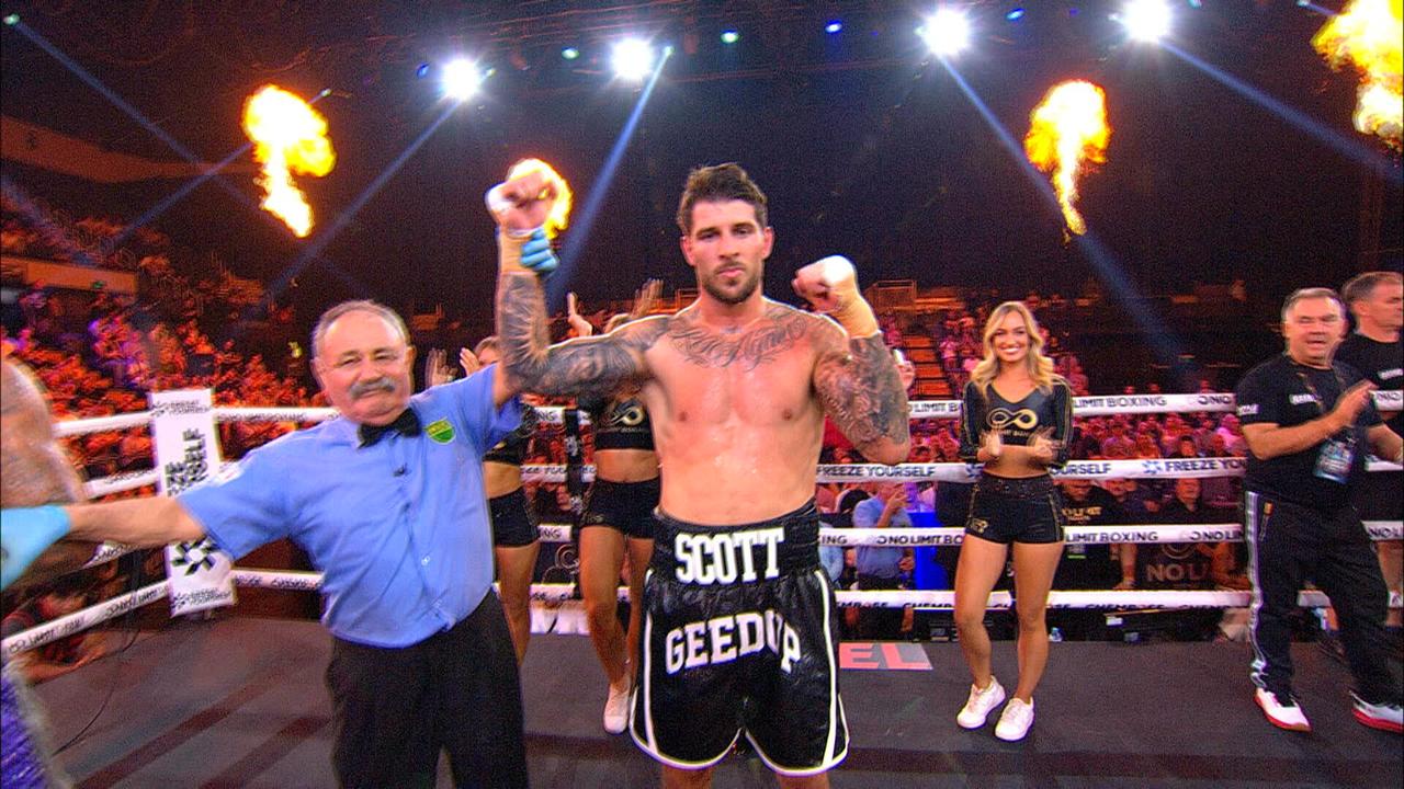 Curtis Scott wins his professional debut
