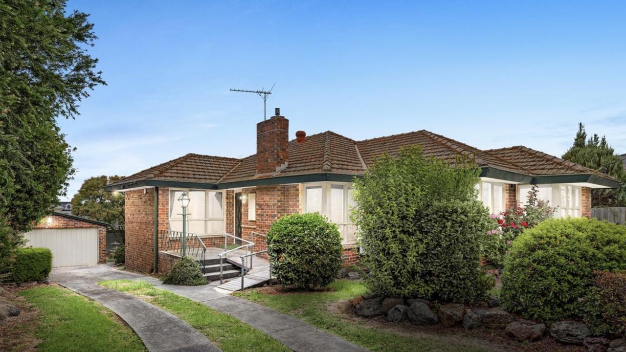 6 Florence St, Glen Waverley fetched $2.14m in a competitive auction with strong local interest.