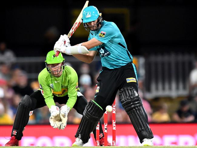 BRISBANE, AUSTRALIA - DECEMBER 19: Mark Steketee of the Heat plays a shot during the Men's Big Bash League match between the Brisbane Heat and the Sydney Thunder at The Gabba, on December 19, 2021, in Brisbane, Australia. (Photo by Bradley Kanaris/Getty Images)