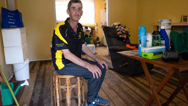 Scott Chapman 0413 951 963. Scott has lost everything in his home, now faces the big task of clean up. Scott was also volunteering at the food bank. Rochester begins the clean up and recovery after the floods. Picture: Jason Edwards