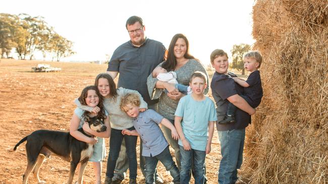 Sydneysiders Nigel and Lisa Baldwin and their seven kids moved to a $1 rental in the town of Cumnock. Picture: Kacie Herd