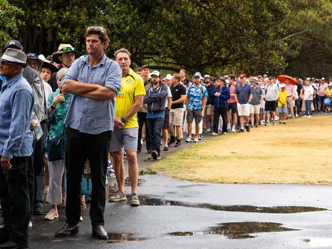 Thousands of cricket fans lined up since 4am this morning to secure their seat for day 1 of the 5th test between Australia and India. Picture: Tom Parrish