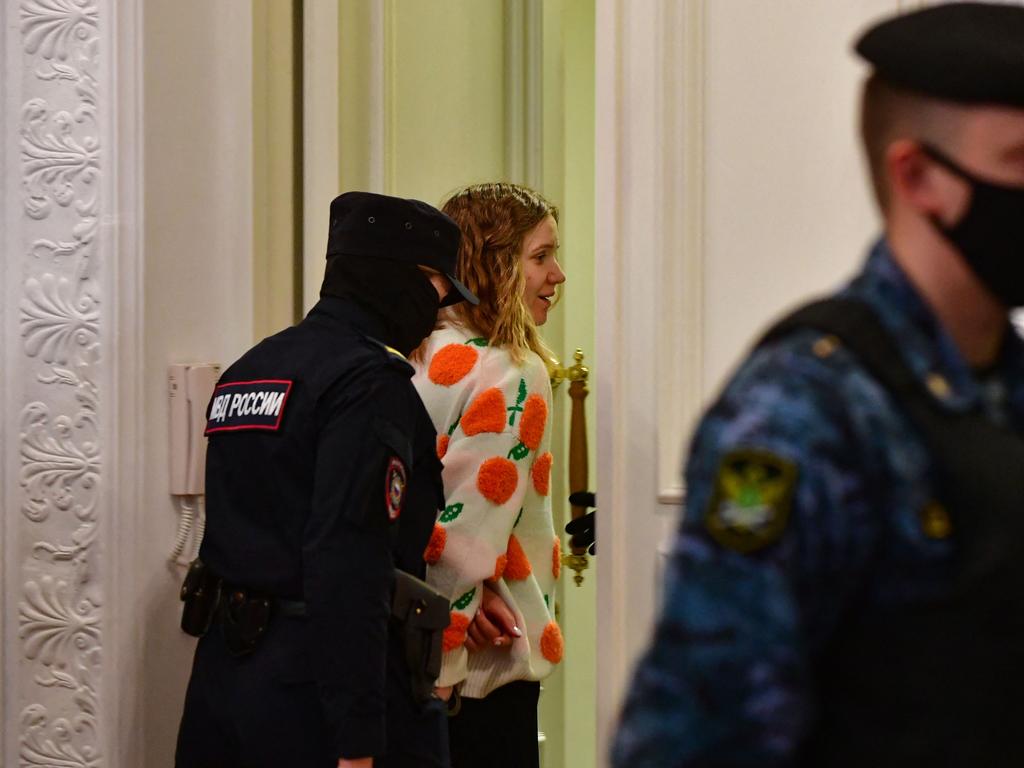 Woman gets 27 years for killing blogger