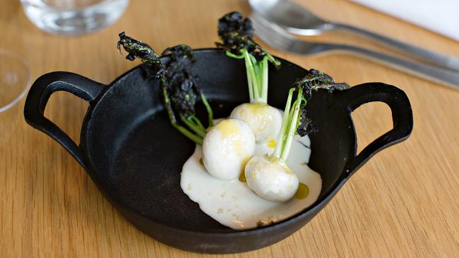 TWAM-20151128 EMBARGO FOR TWAM 28 Nov 2015 NO REUSE WITHOUT PERMISSION Silvereye restaurant - baby turnips Pic : Nikki Short