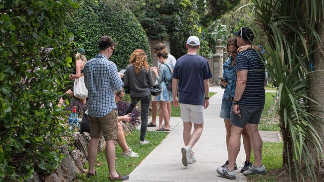 A crowd queues up for an open inspection of a rental property located in Bondi. Picture: NCA NewsWire/Flavio Brancaleone