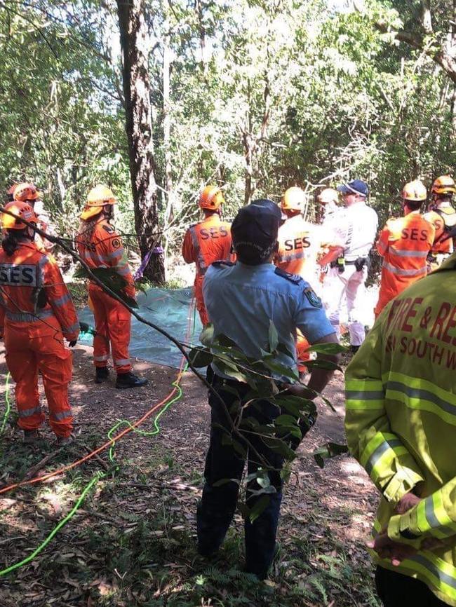 Operation to rescue the paraglider. 