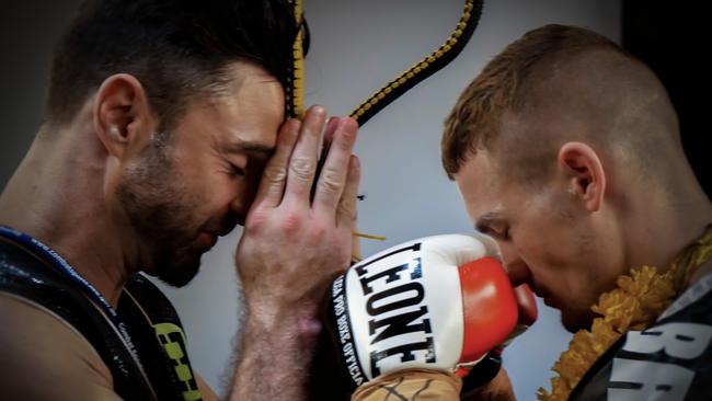 Cruz Briggs and his coach Alessandro Vidoni before the fight. Picture: Galactia Production