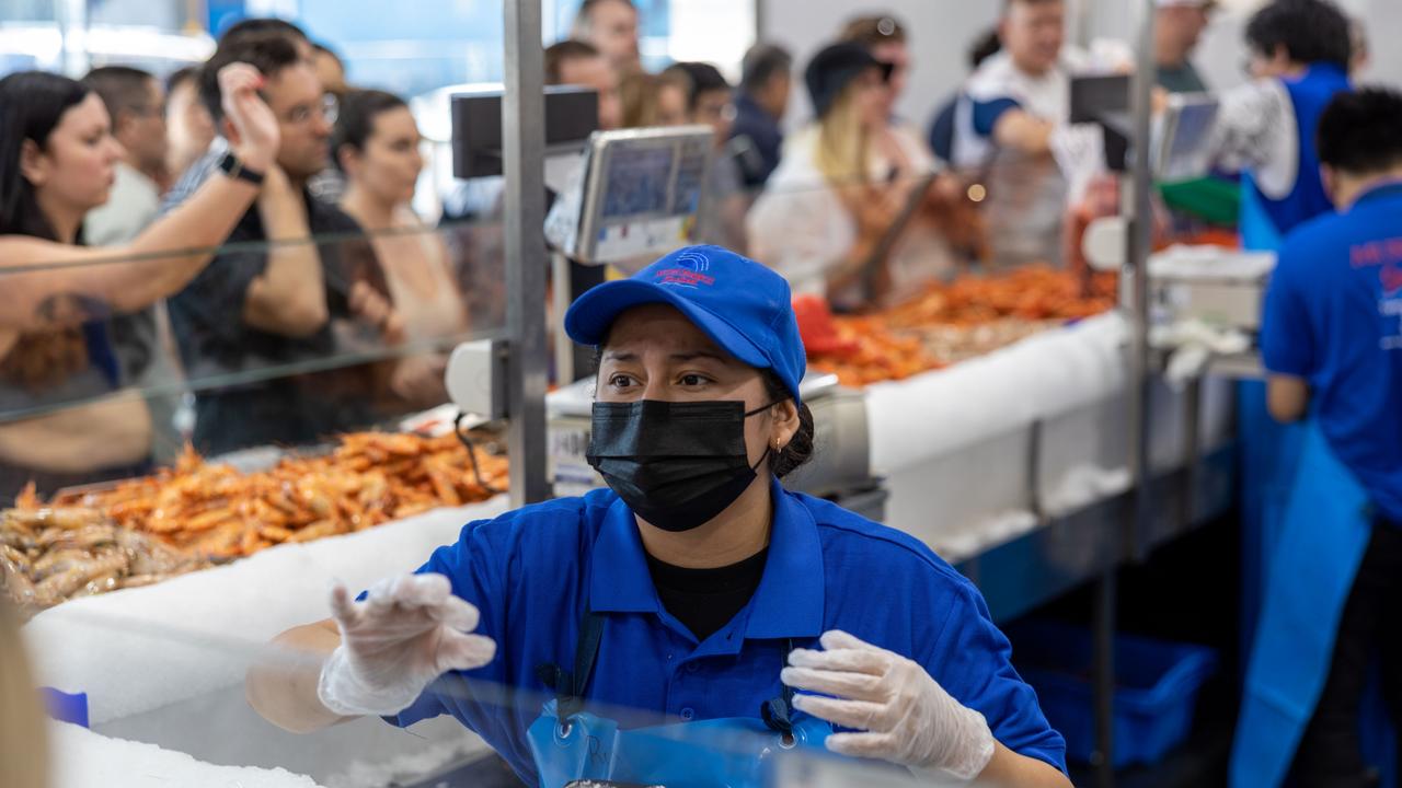 The 36-Hour Seafood Marathon sees Sydney Fish Market retailers open their doors for 36 hours straight, from 5am on the 23rd of December, to 5pm on Christmas Eve. Picture: NCA NewsWire/ Seb Haggett.