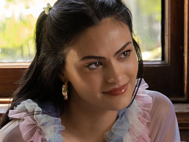 DO REVENGE - Camila Mendes as Drea in Do Revenge. Cr. Kim Simms/Netflix © 2022.