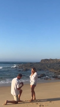 Essendon star proposes on the beach