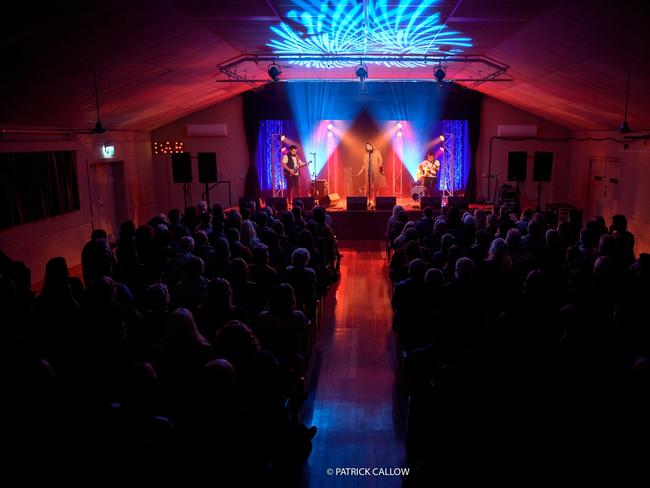 Tinpan Orange - The Sound Doctor presents An Evening with Tinpan Orange at Anglesea Memorial Hall on May 26, 2018 in Anglesea, Victoria. 2018 Patrick Callow, all rights reserved.