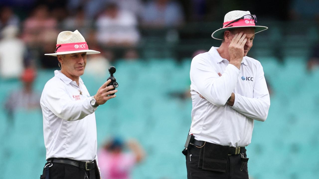 Umpires Chris Gaffaney (L) and Paul Reiffel check a light meter at the SCG. Picture: David Gray/AFP