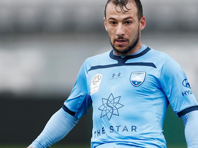 Adam Le Fondre of Sydney passes the ball during the Round 23 A-League match between Sydney FC and Perth Glory at Netstrata Jubilee Stadium in Sydney, Saturday, March 14, 2020. (AAP Image/Brendon Thorne) NO ARCHIVING, EDITORIAL USE ONLY