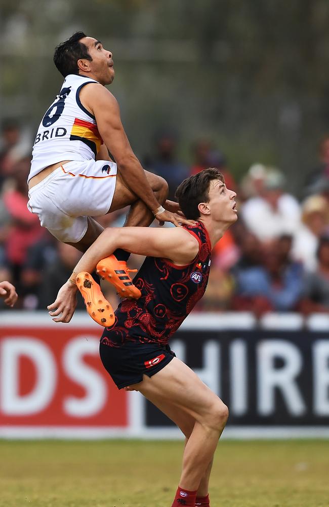 Eddie Betts uses former teammate Jake Lever as a step-ladder. Picture: AAP Image