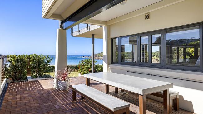 Views and outdoor dining. Photo: Stayz