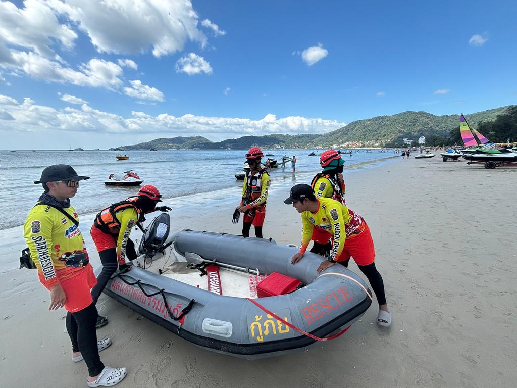 Rescue teams seen searching for the tourist. Picture: Viral Press