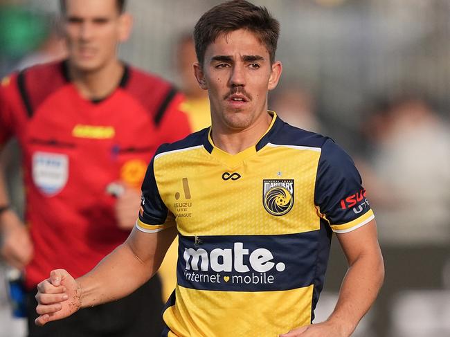 MELBOURNE, AUSTRALIA - APRIL 13: Joshua Nisbet of the Mariners passes the ball during the A-League Men round 24 match between Western United and Central Coast Mariners at Regional Football Facility, on April 13, 2024, in Melbourne, Australia. (Photo by Daniel Pockett/Getty Images)