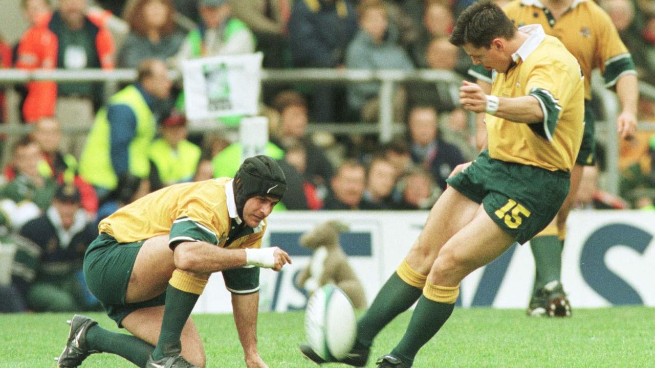 Matt Burke kicks a penalty against the Springboks in the 1999 World Cup semi-final.